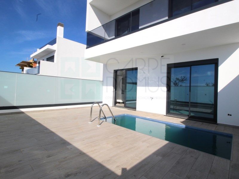 Property photo 1 of 37