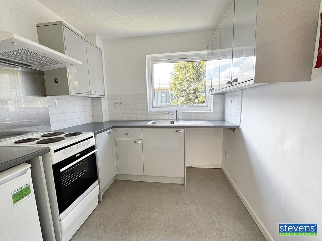 Property photo 2 of 9 Image00009
