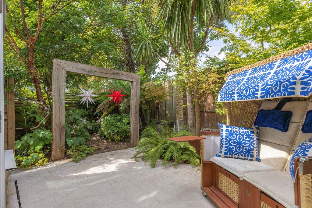 Property photo 2 of 14 5371062