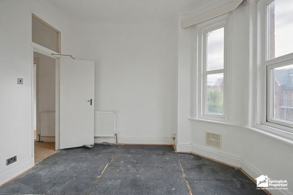 Property photo 3 of 8 Image 2