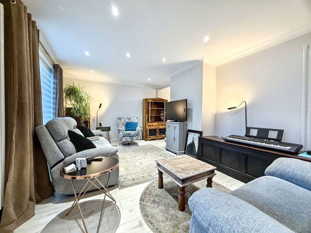 Property photo 3 of 24