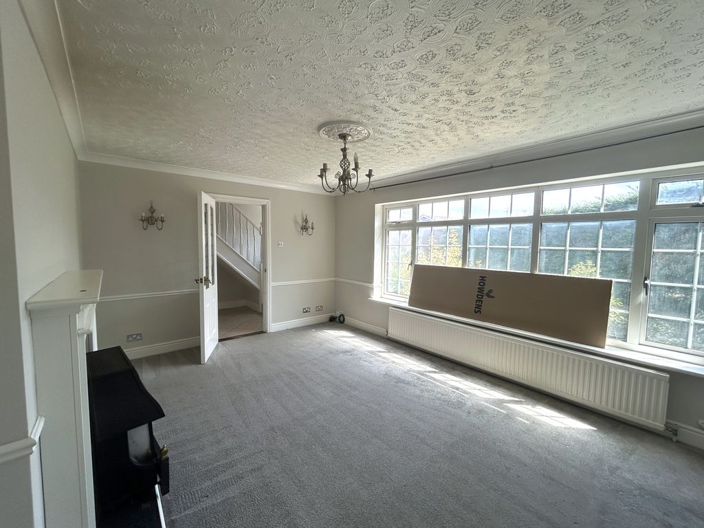 Property photo 3 of 27