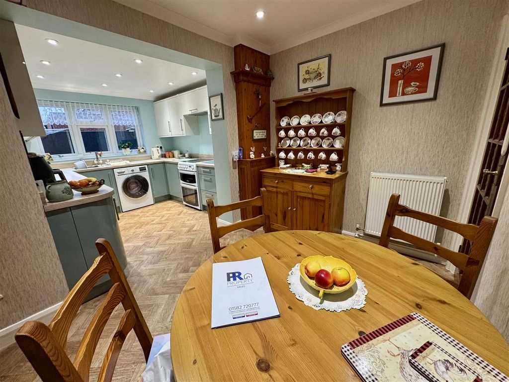 Property photo 2 of 14 Kitchen / Breakfast Room