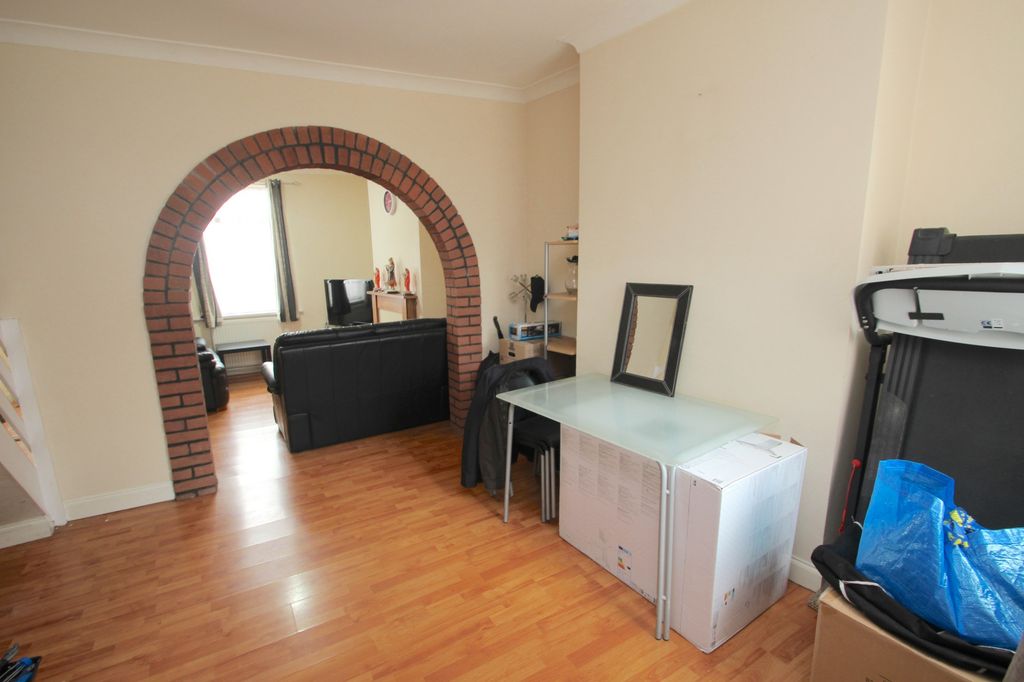 Property photo 3 of 9