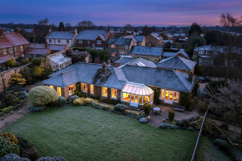 Property photo 1 of 22 4072751