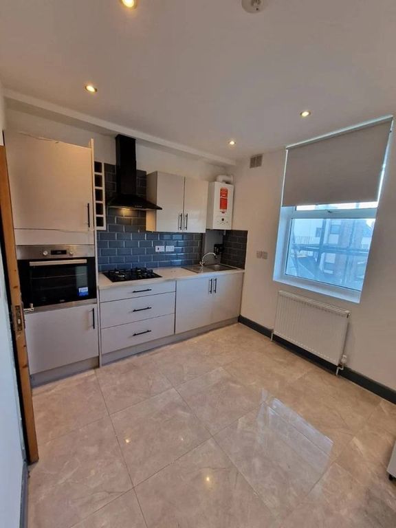 Property photo 1 of 4 2 Bed Flat To Rent Upper Tooting Road, London Sw17