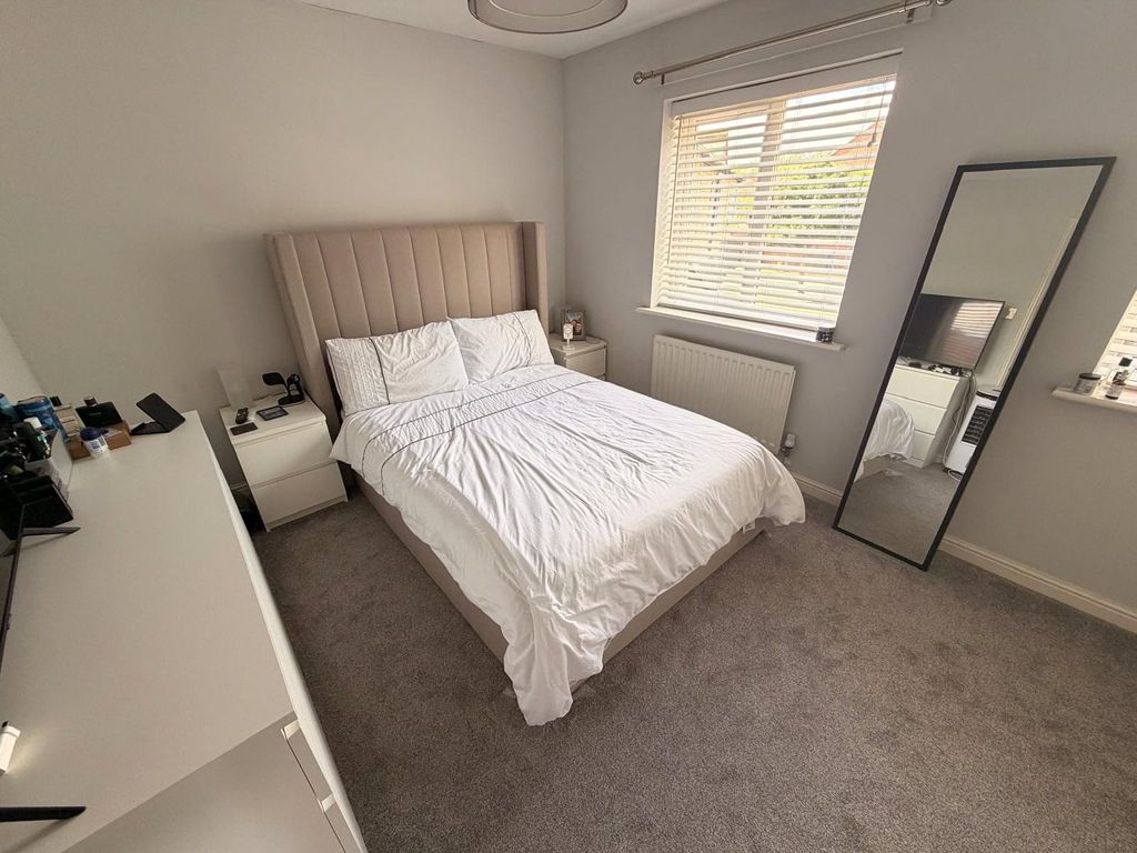 Property photo 3 of 8 Bedroom 1