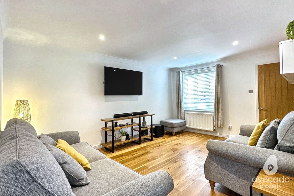 Property photo 2 of 18 3575493