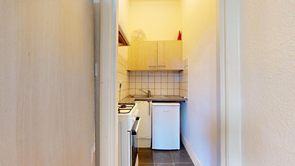 Property photo 2 of 6 Kitchen