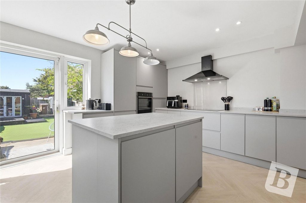 Property photo 2 of 21 Kitchen