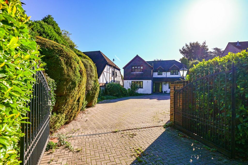 Property photo 1 of 18 Front