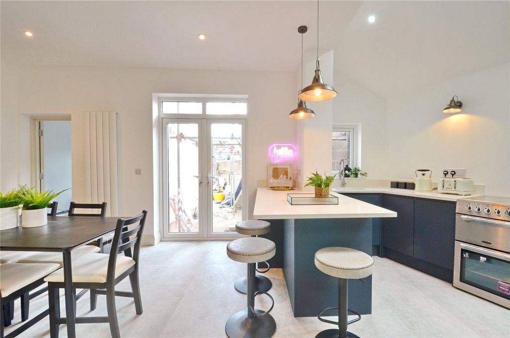 Property photo 2 of 15 Picture No. 01