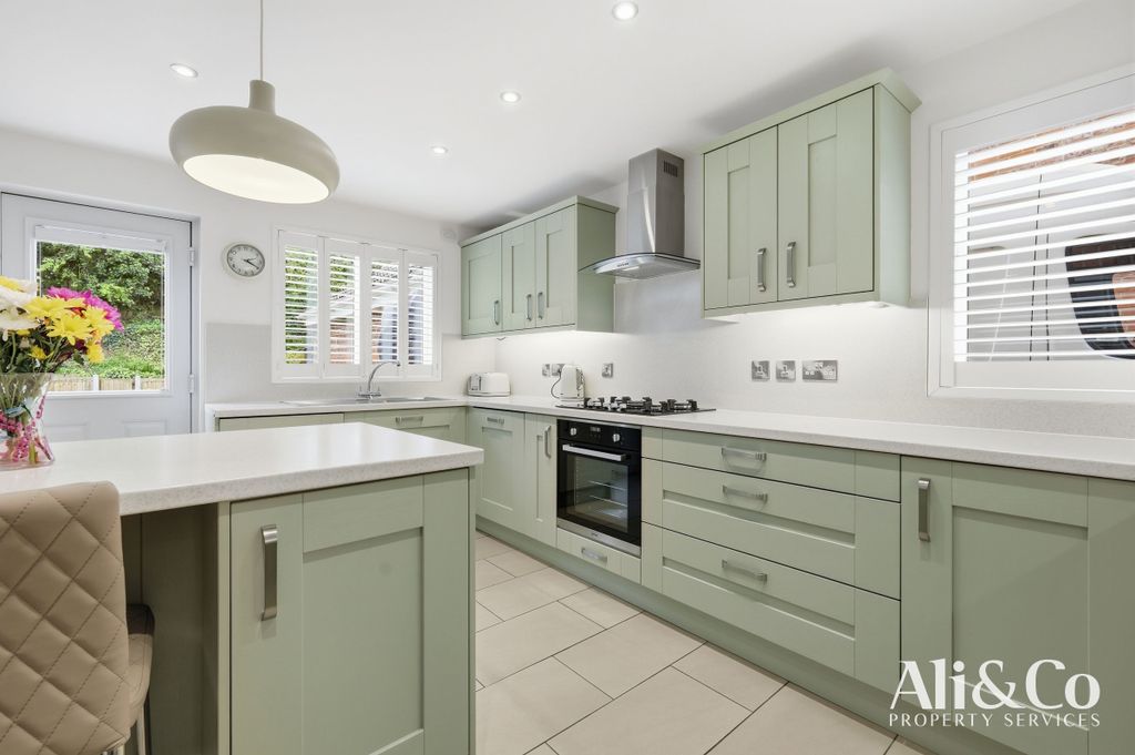 Property photo 3 of 27