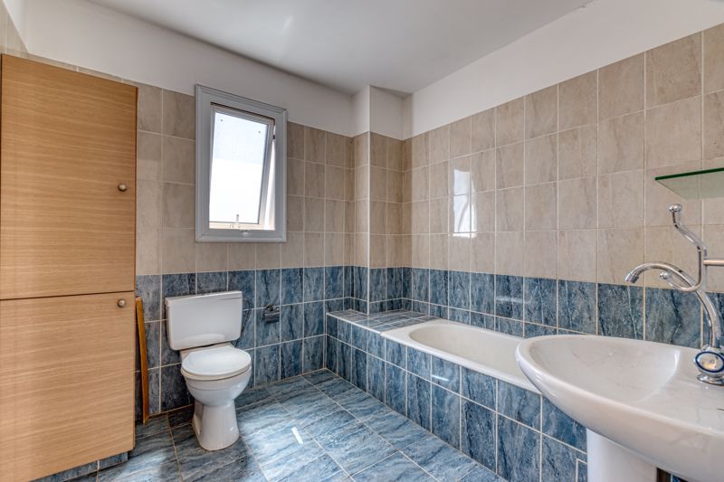 Property photo 3 of 14 Family Bathroom