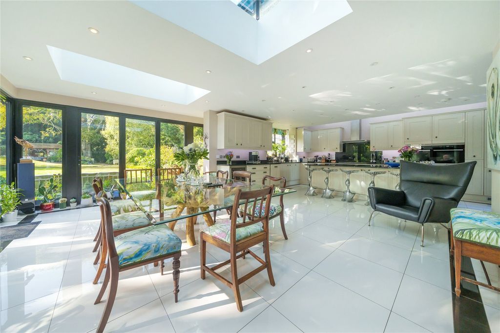 Property photo 2 of 37 Picture No. 35