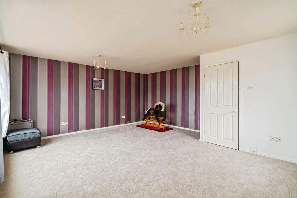 Property photo 3 of 17 Photo