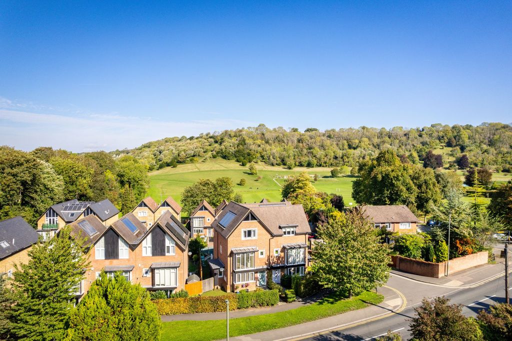 Property photo 2 of 34