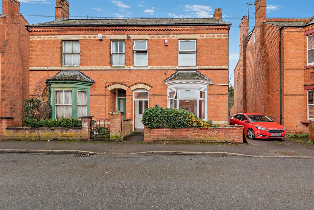 Property photo 1 of 10 8680630-Exterior06-800.Jpg