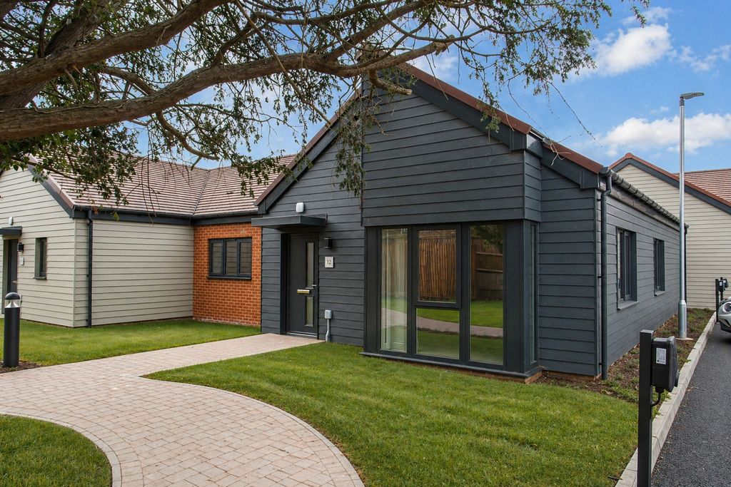 Property photo 1 of 12 External