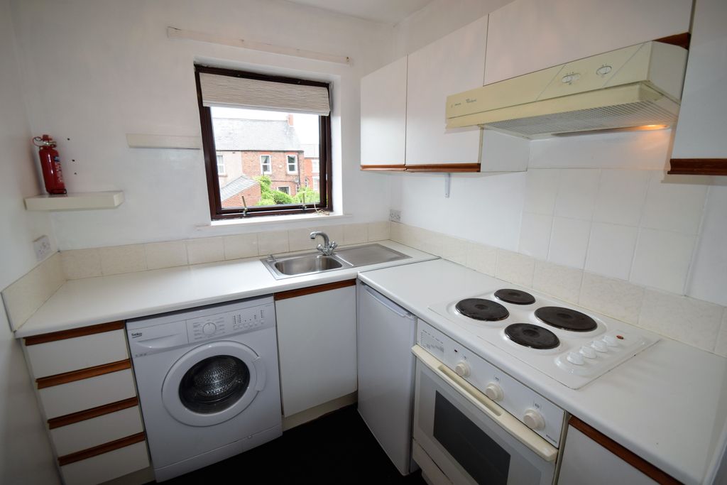 Property photo 3 of 6 Kitchen