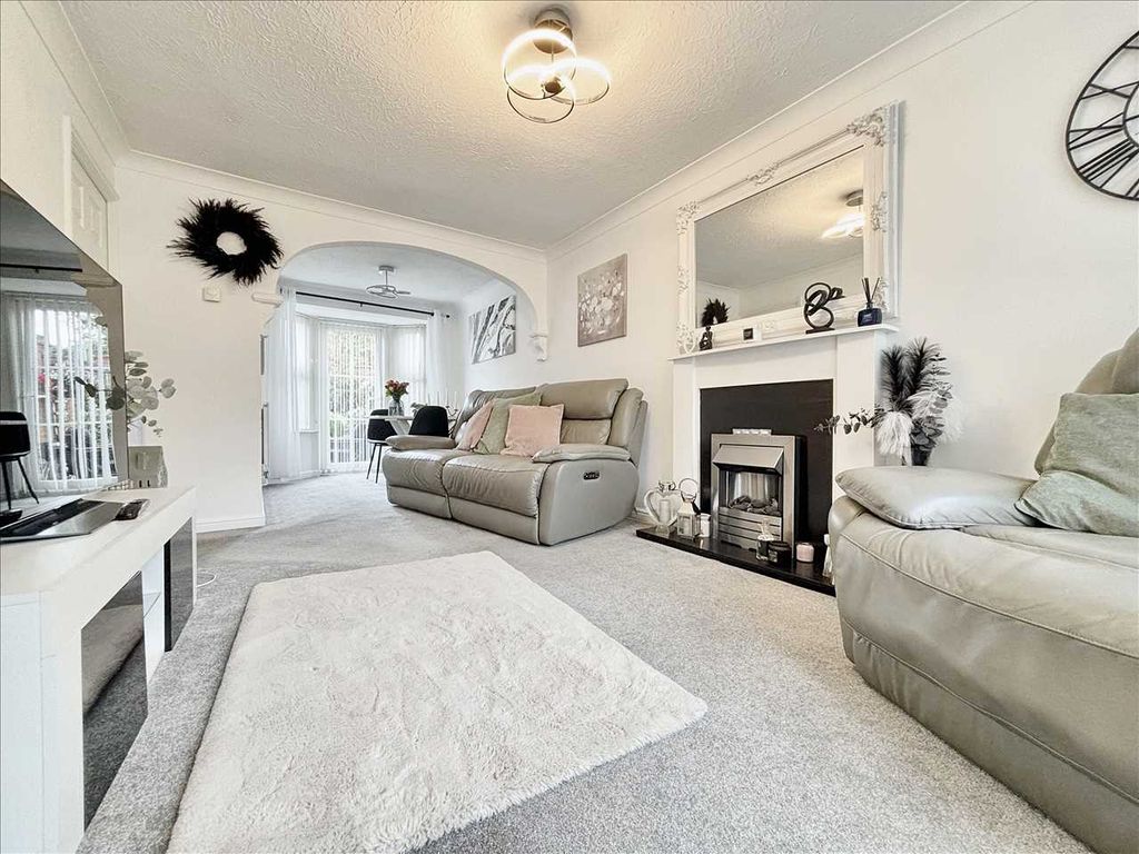 Property photo 2 of 23 Lounge