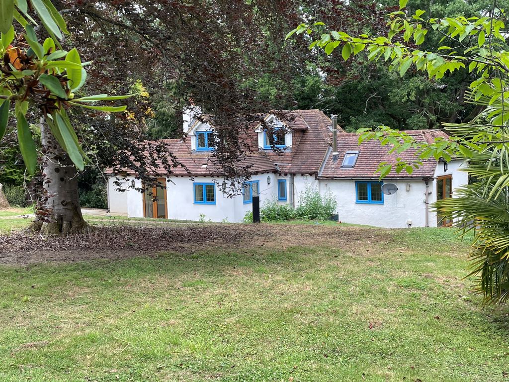 Property photo 1 of 11 Front