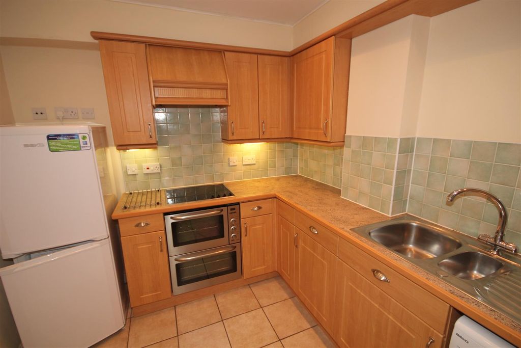 Property photo 3 of 12