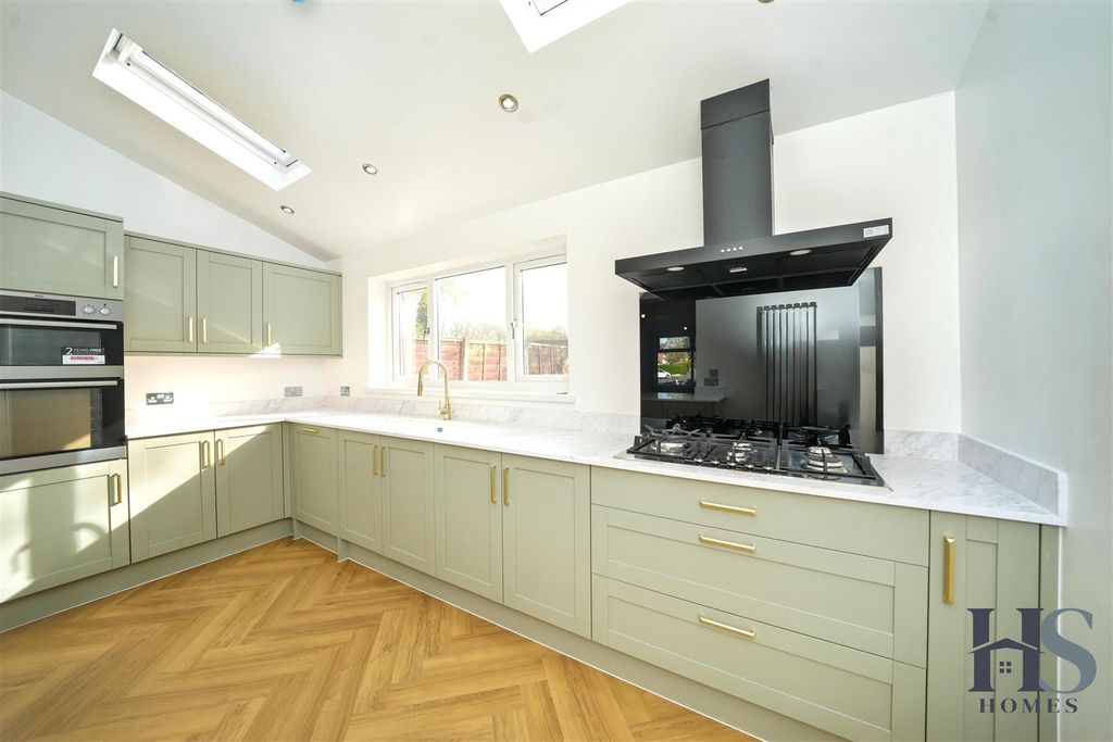 Property photo 3 of 27