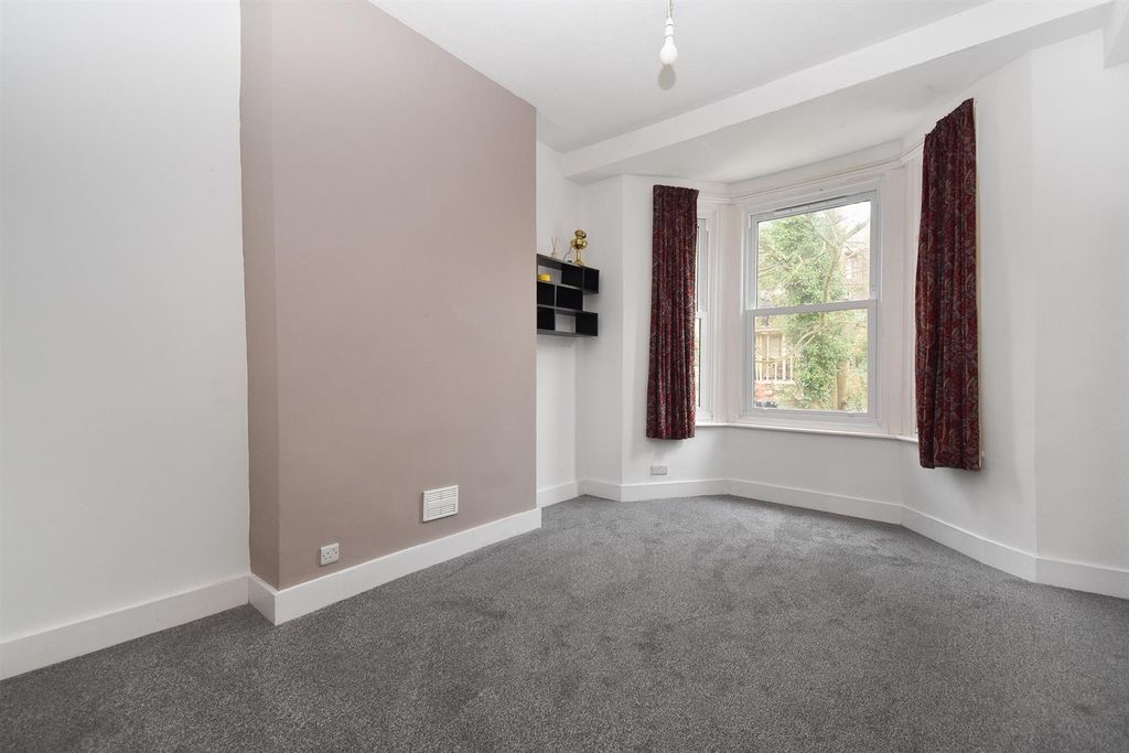Property photo 1 of 9 Bedroom