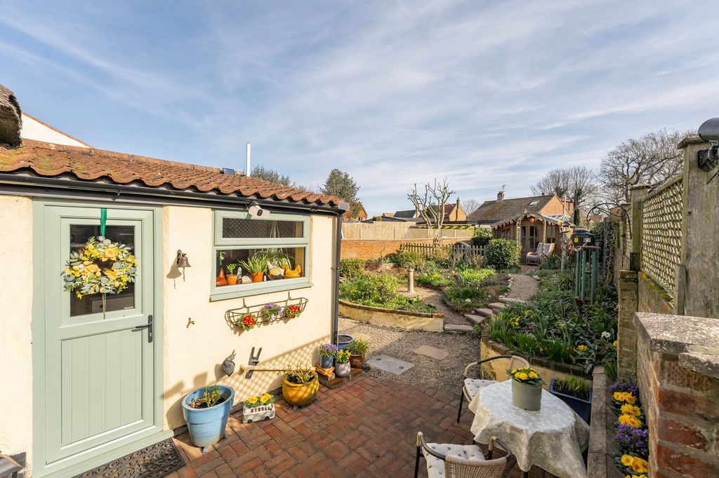 Property photo 2 of 22