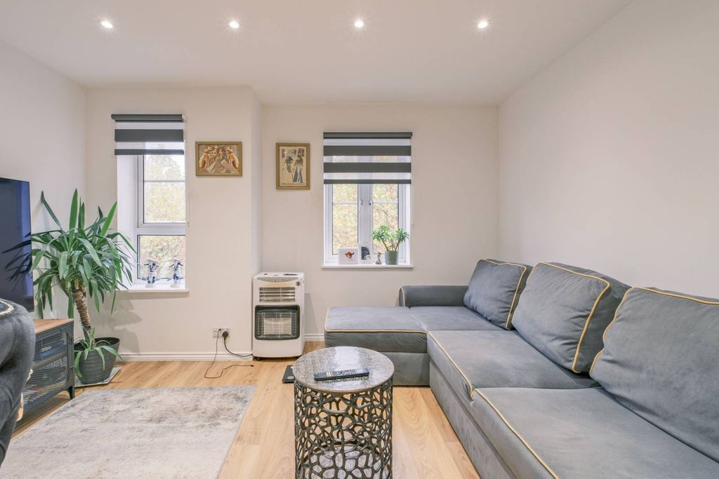 Property photo 2 of 6