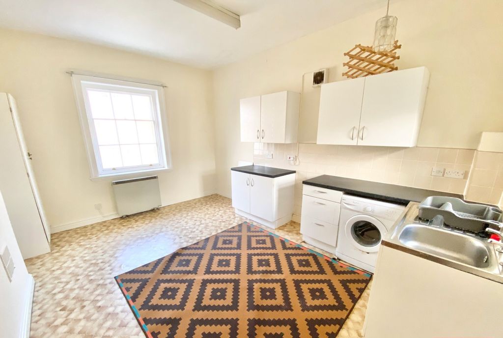 Property photo 2 of 5 Kitchen