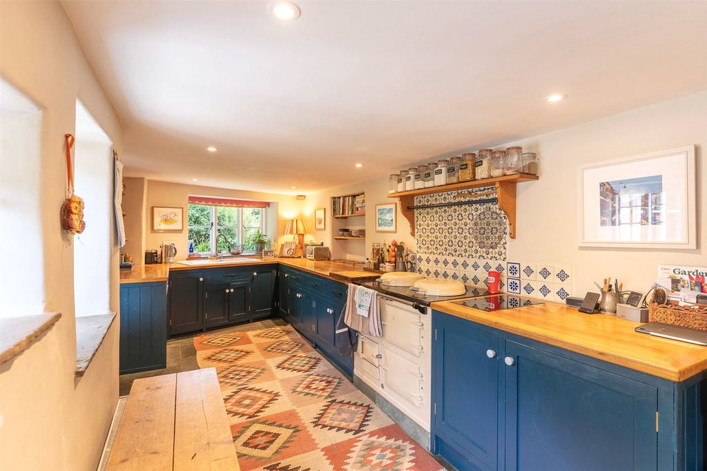Property photo 3 of 14 Kitchen