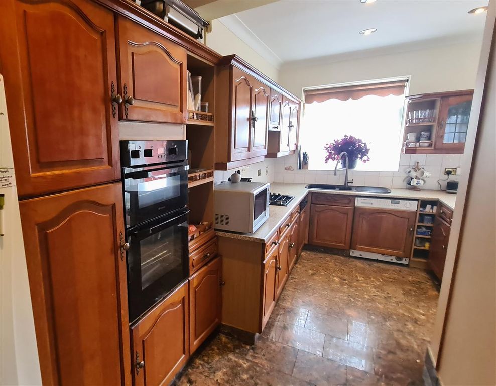 Property photo 3 of 45 Kit