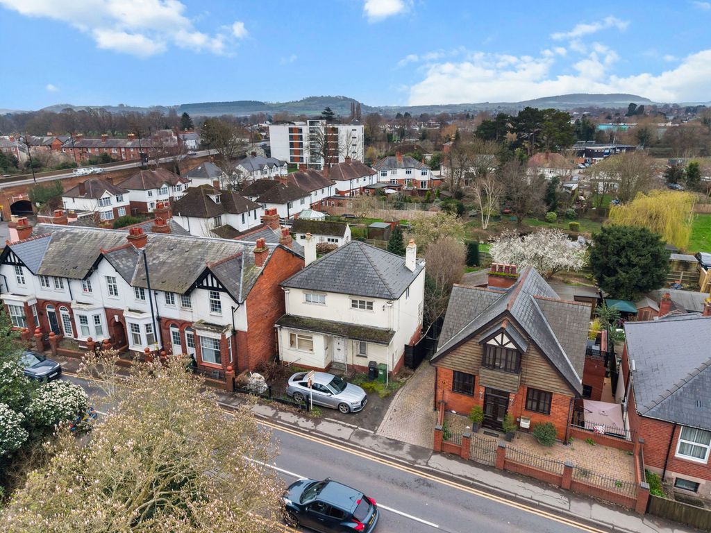 Property photo 2 of 13