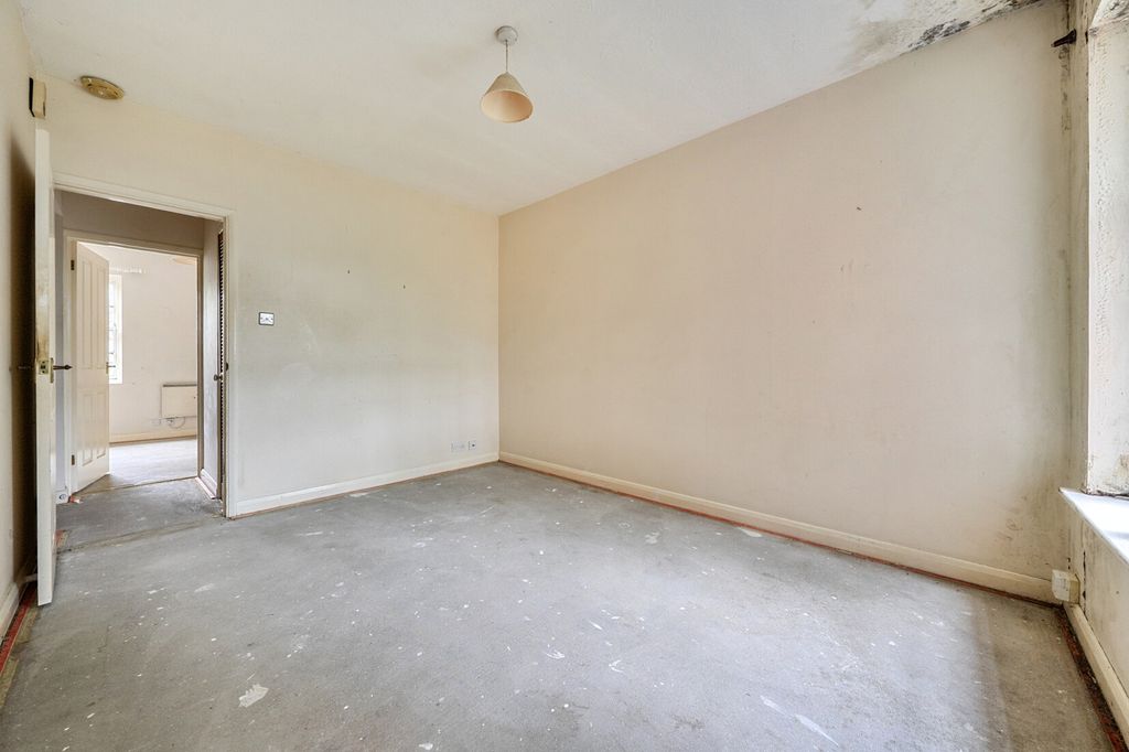 Property photo 2 of 18 Internal