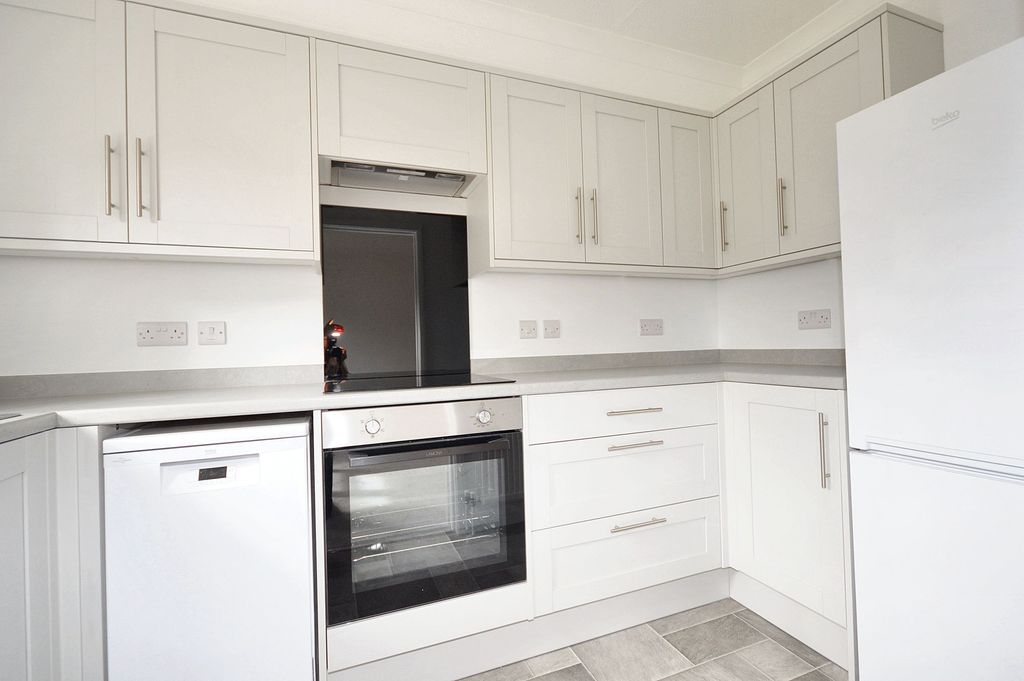 Property photo 2 of 6 Kitchen
