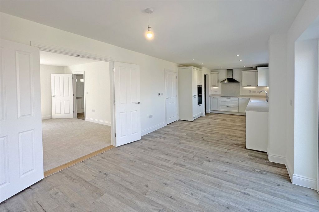 Property photo 2 of 8 Picture No. 19