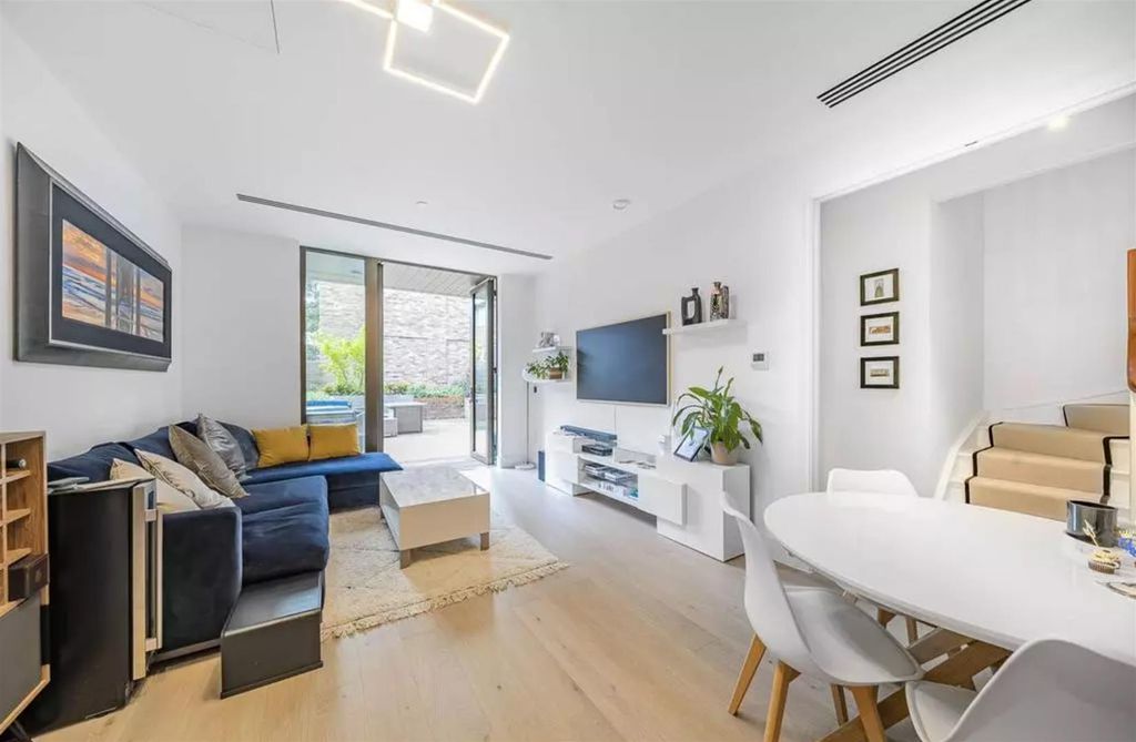 Property photo 1 of 11 Screenshot 2025-10-20 112136.Png