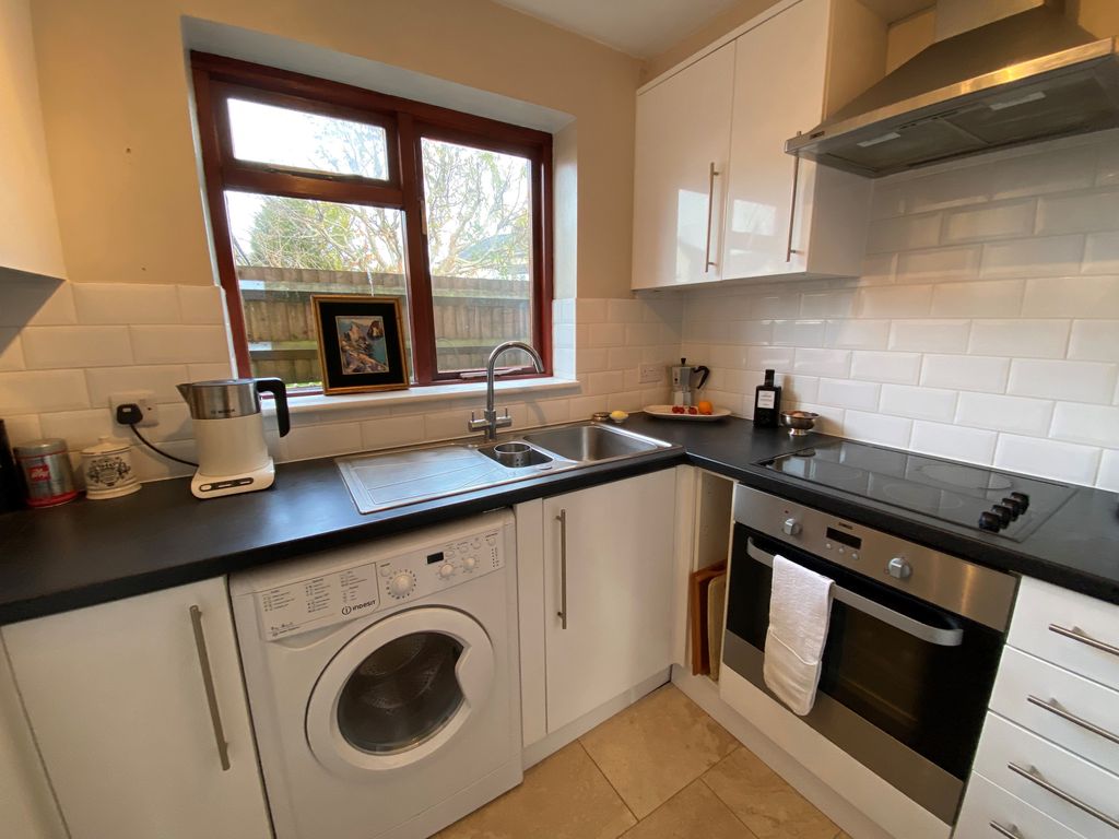 Property photo 2 of 8 Kitchen 2