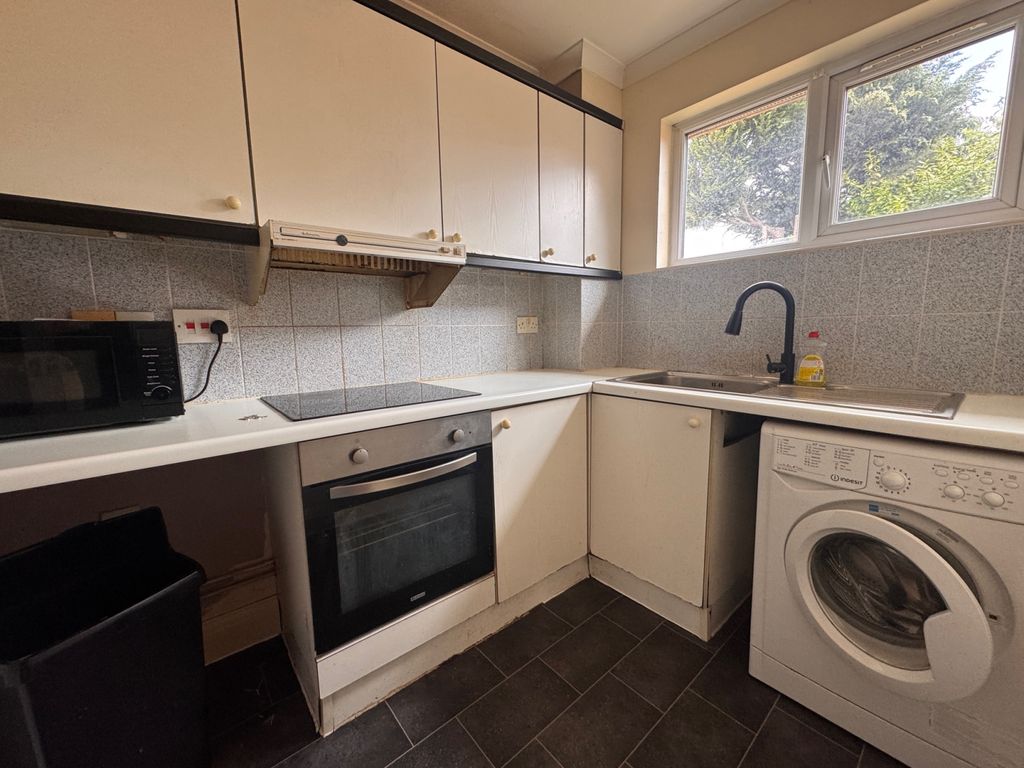 Property photo 2 of 6 Kitchen