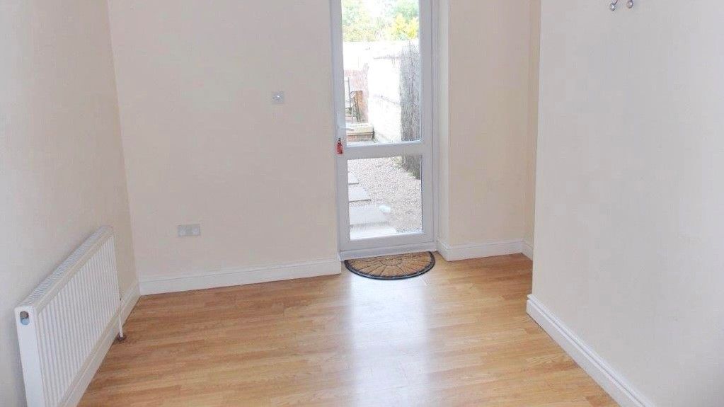 Property photo 3 of 10 Dining Room