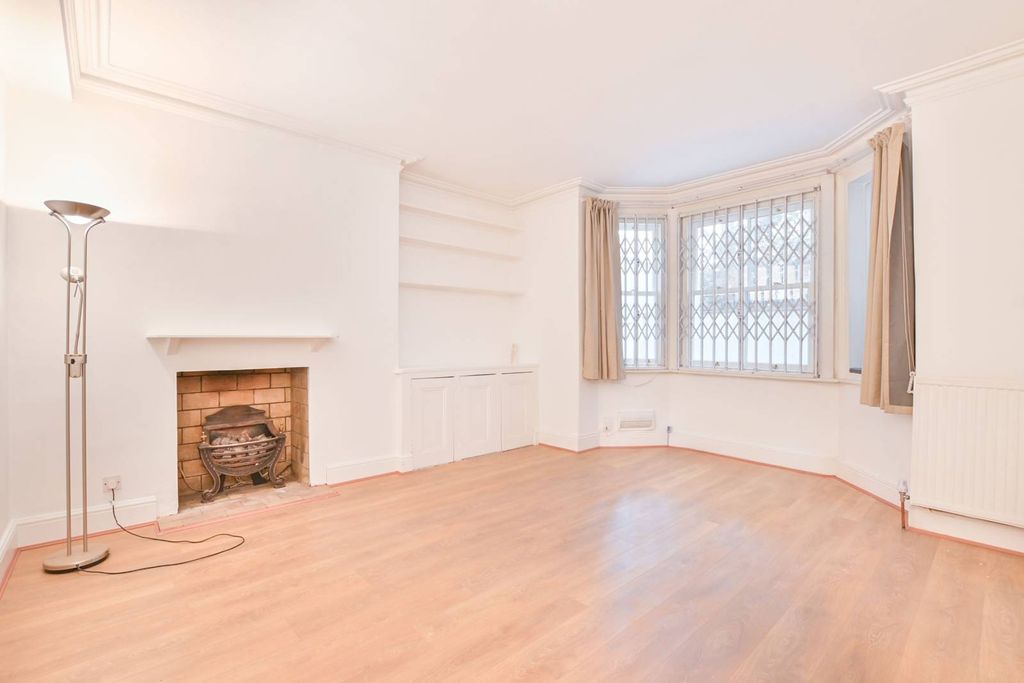 Property photo 2 of 8
