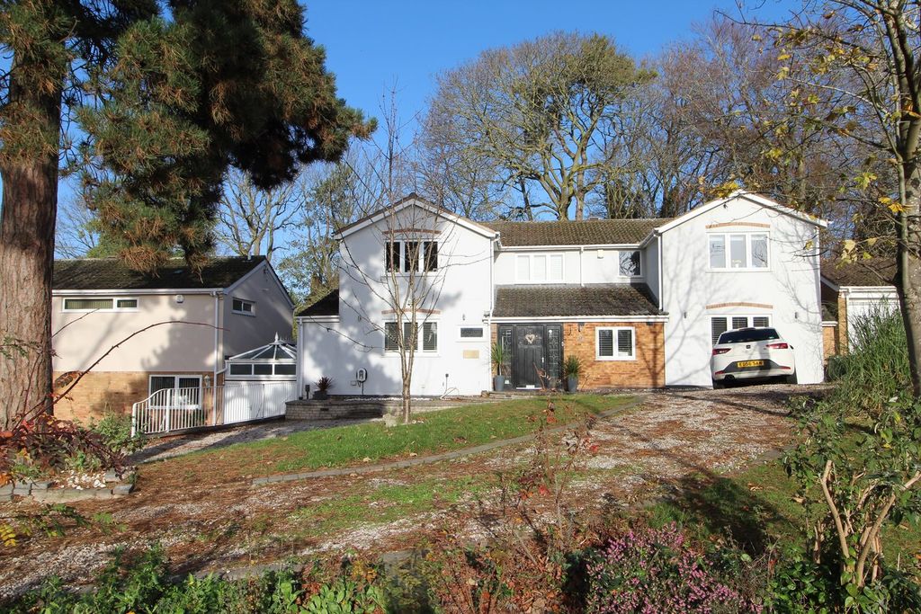 Property photo 1 of 32