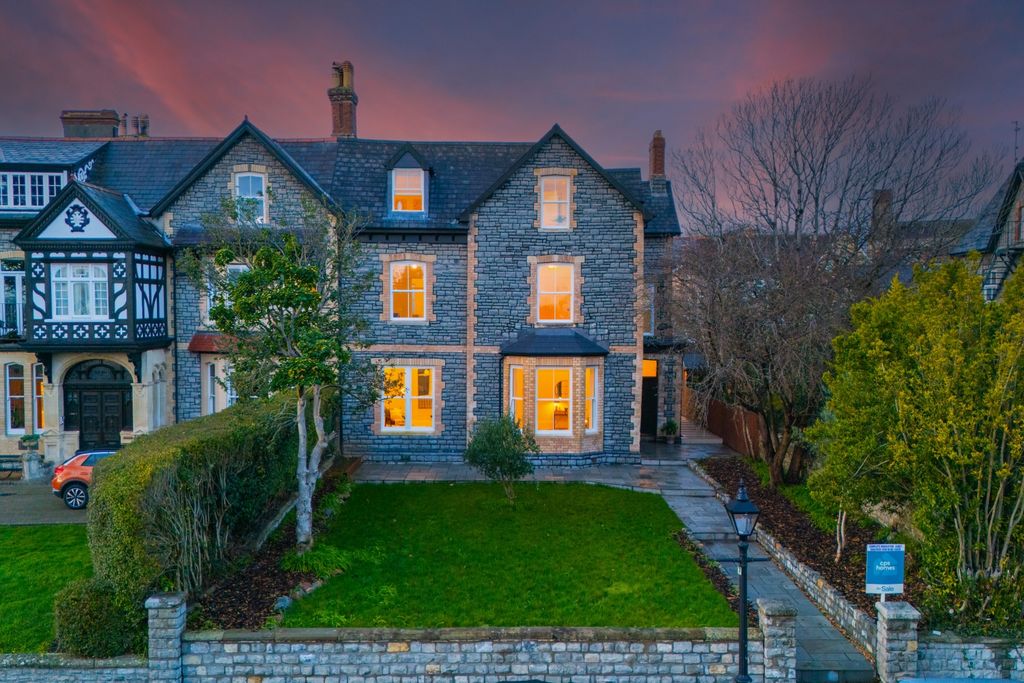 Property photo 3 of 66 Newly Restored Grand Period Residence_3