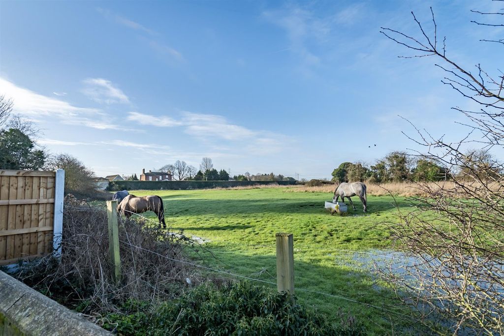 Property photo 2 of 20 The Green.Jpg