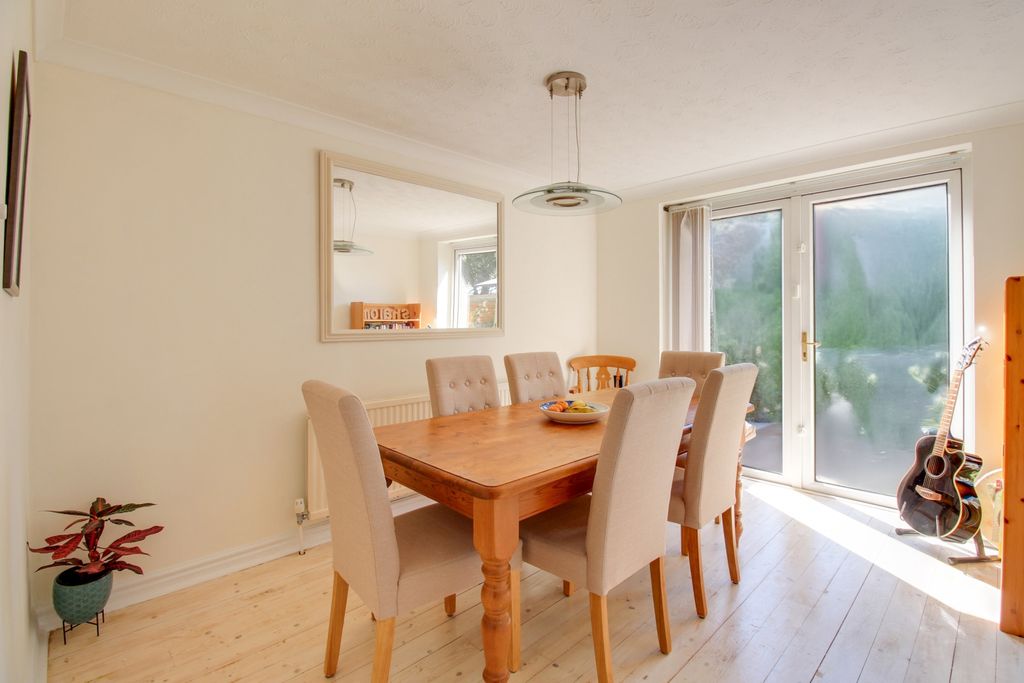 Property photo 3 of 14 Dining