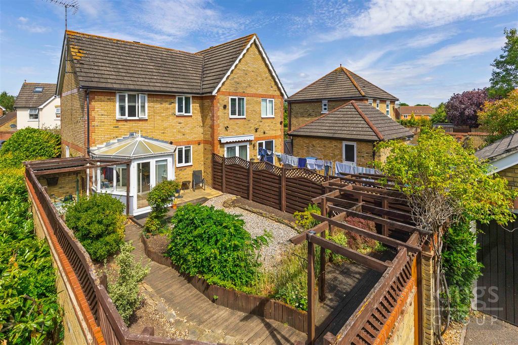 Property photo 2 of 17 Garden .Jpg