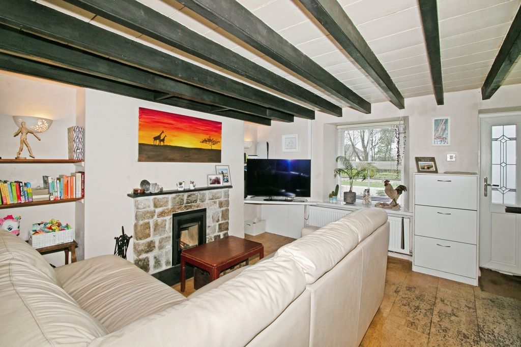 Property photo 2 of 17 Photo