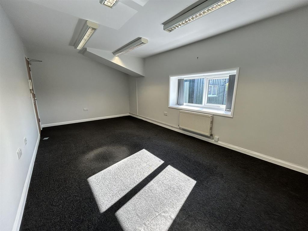 Property photo 3 of 4 Office